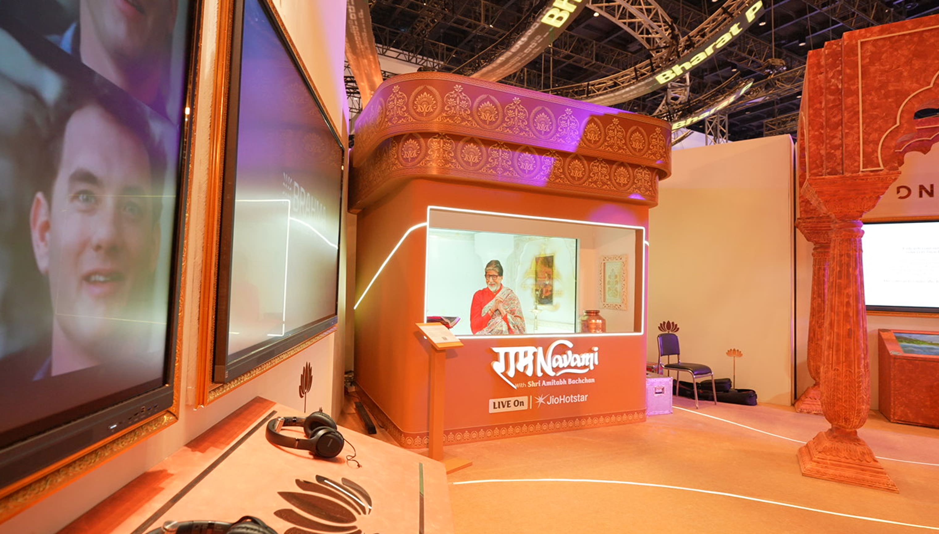 Immersive hologram display.jpg